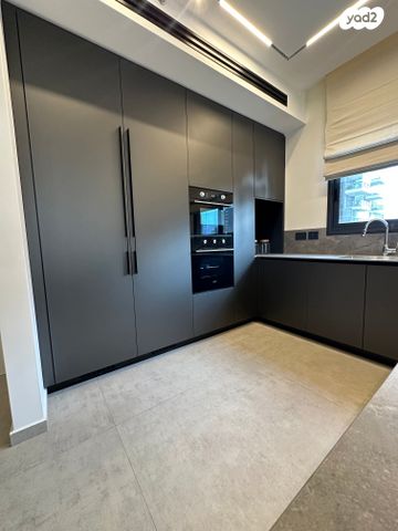 נתן יונתן 14