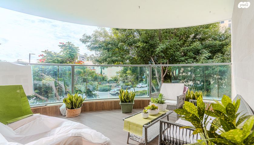 דירה, עינות צוקים, שקמים ואגמים, אשקלון