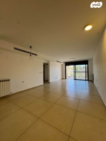 דירה, דרך כרמית, עין כרם, ירושלים