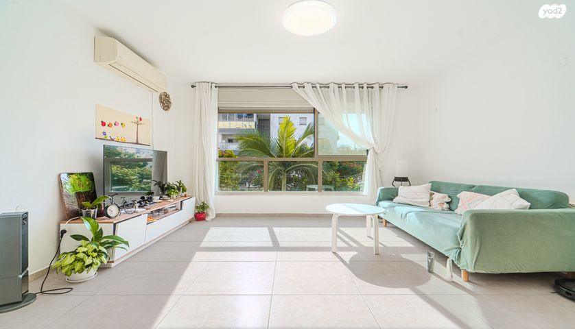 דירה, עינות צוקים, שקמים ואגמים, אשקלון