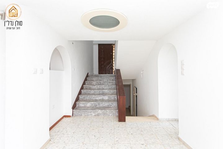 דו משפחתי, שבדיה, חיפה