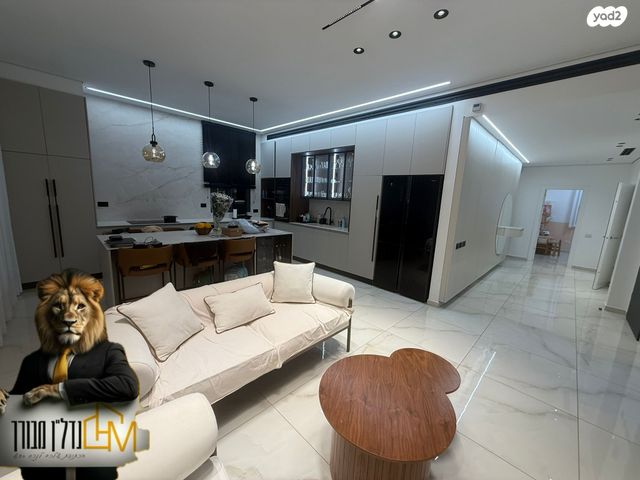 גג/ פנטהאוז, יהדות איטליה, רמת יורם, נתיבות