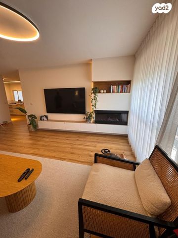 דירה, דרך משה דיין, קרית הסביונים, יהוד מונוסון