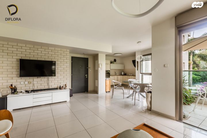 דירה, דניאל סמבורסקי, אזורי חן, גימל החדשה, תל אביב יפו