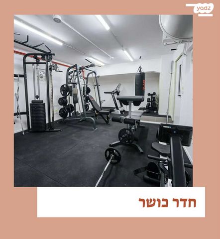 בניין מגורים, דרך העצמאות, שער פלמר, תחנת רכבת השמונה, חיפה