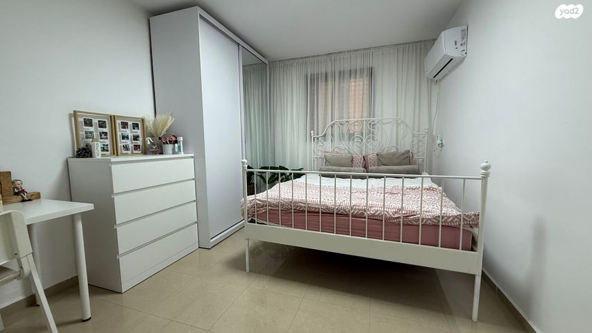 דירת גן, התבור, יצחק רבין, צפת