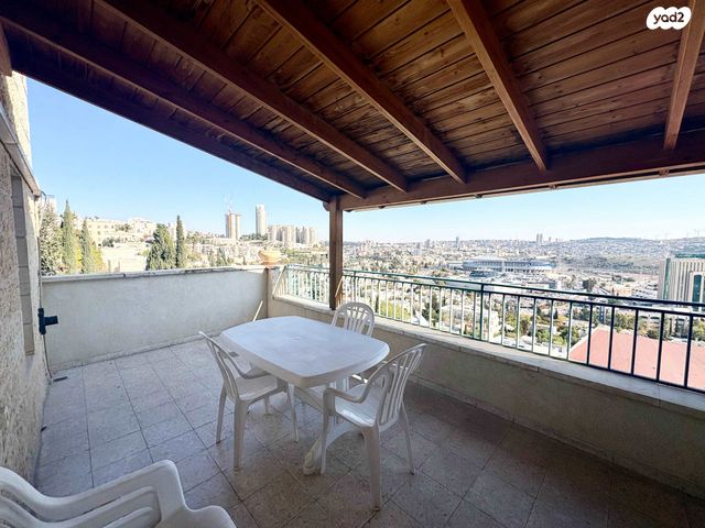 דירה, הדישון, מלחה, מנחת, ירושלים