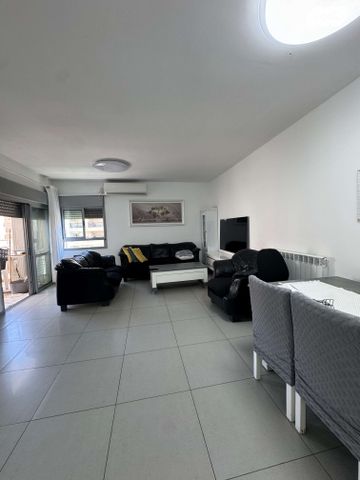 דירה, עמנואל זיסמן, חומת שמואל, הר חומה, ירושלים