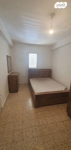 דירה, הנרי מלכה, שיכון שלוש קומות, דימונה