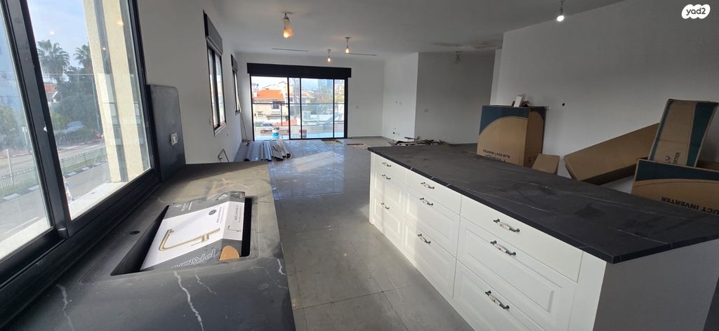 גג/ פנטהאוז, ביאליק 17, מרכז העיר, חדרה