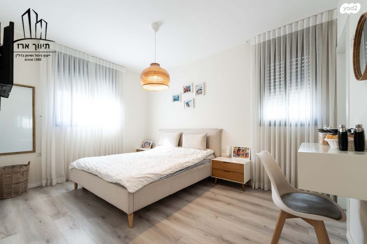 דירה, דבורה עומר, נאות שמיר, יבנה