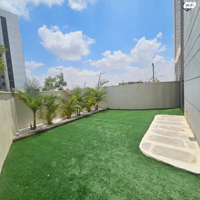 דירת גן, יצחק שמיר, רמת יורם, נתיבות