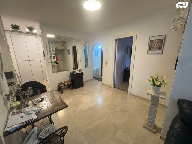 דירה, ברל לוקר, פת, ירושלים