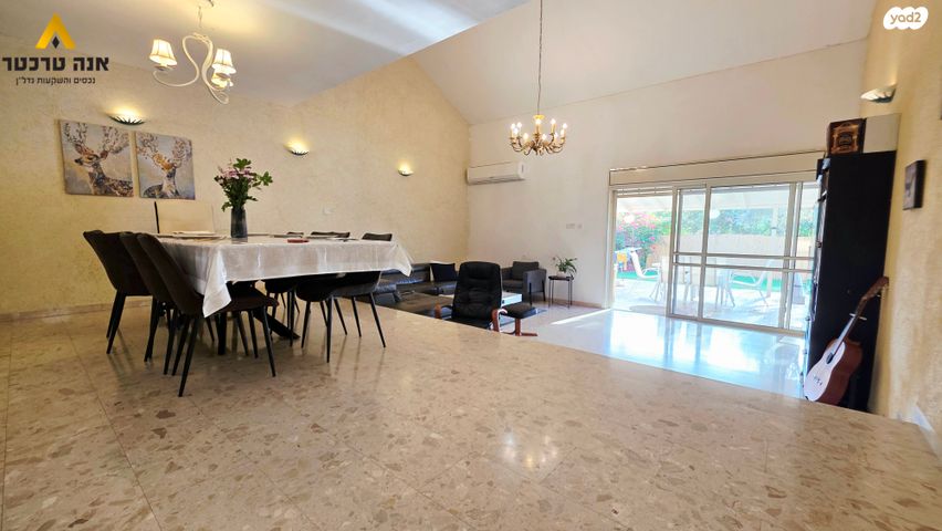 דו משפחתי, חרצית, אשכול, כרמיאל