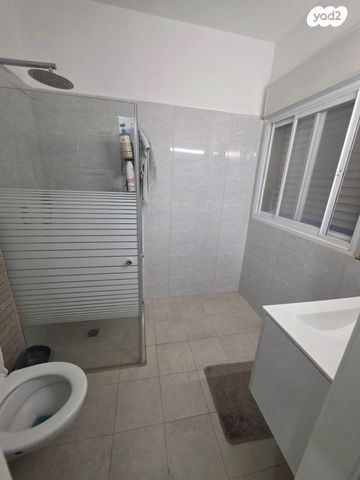 גג/ פנטהאוז, קרית מוצקין