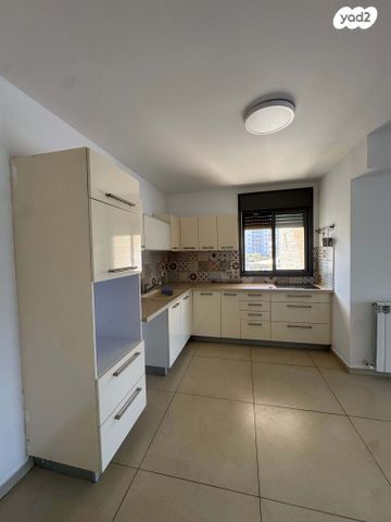 דירה, דרך כרמית, עין כרם, ירושלים