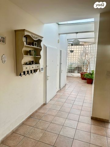 גג/ פנטהאוז, שדרות ח"ן, ב' / צפון מערב העיר, רחובות