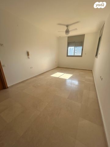 דירה, שדרות לוי אשכול 16, כוכב הצפון, תל אביב יפו