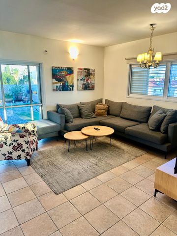 גג/ פנטהאוז, שדרות ח"ן, ב' / צפון מערב העיר, רחובות