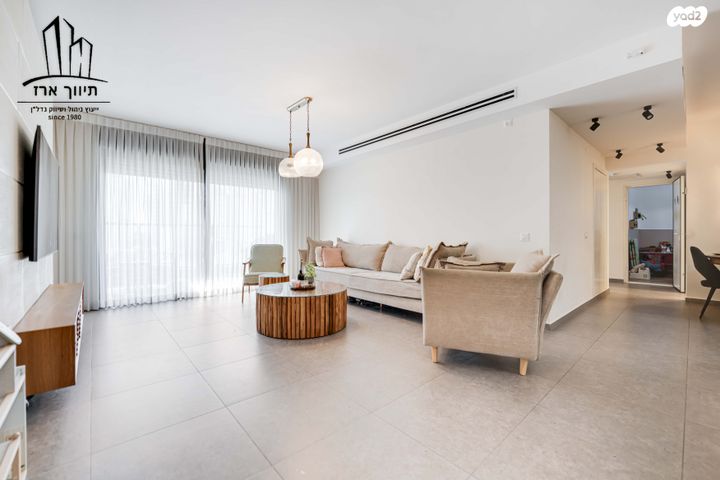 דירה, דבורה עומר, נאות שמיר, יבנה