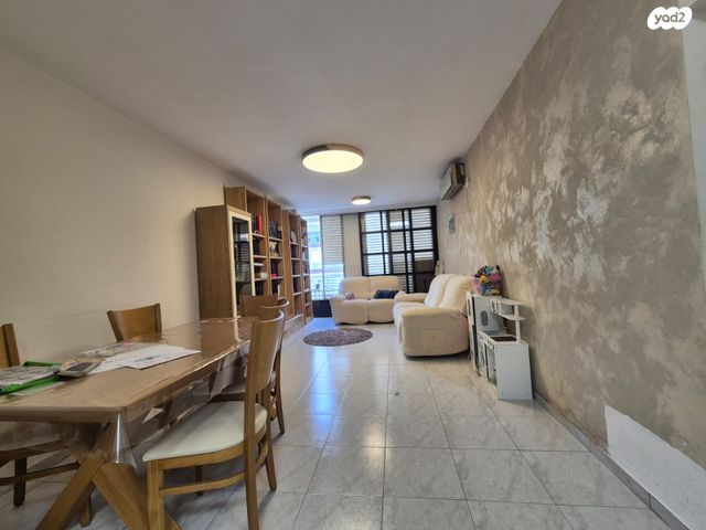 דירה, הסתוונית 13, פתח תקווה