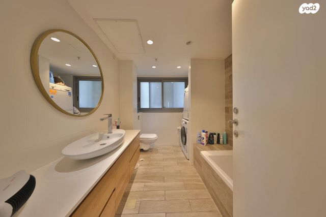 דירה, הפקאן, הפרפר, קרית ביאליק