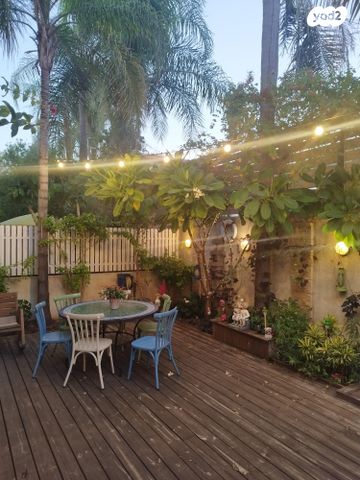 דו משפחתי, הוד השרון