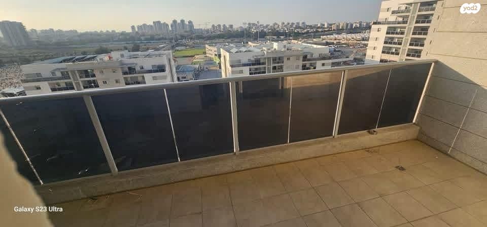 דירה, עוזי חיטמן, נאות אפק, אפקה, קרית ביאליק