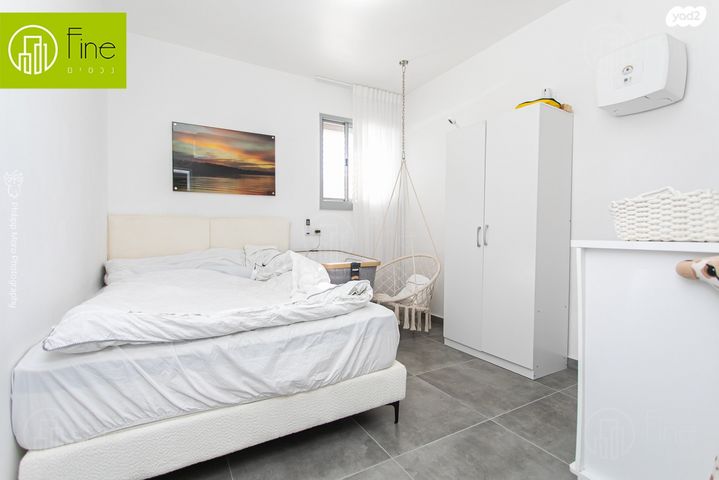 גג/ פנטהאוז, אריאל שרון, החותרים, טירת כרמל