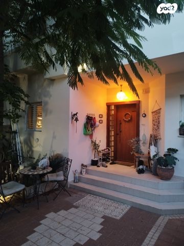 דו משפחתי, הוד השרון