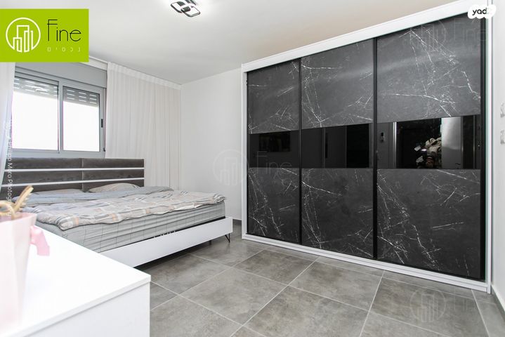 גג/ פנטהאוז, אריאל שרון, החותרים, טירת כרמל