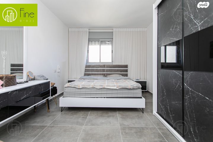 גג/ פנטהאוז, אריאל שרון, החותרים, טירת כרמל