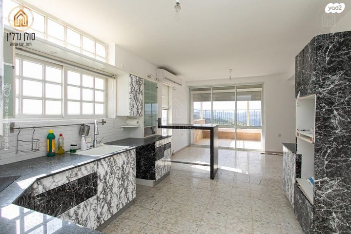 דו משפחתי, שבדיה, חיפה