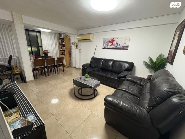 דירה, יצחק בן צבי, משכנות, רמלה