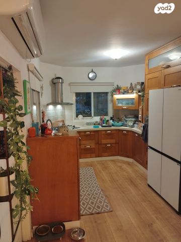 דו משפחתי, הוד השרון