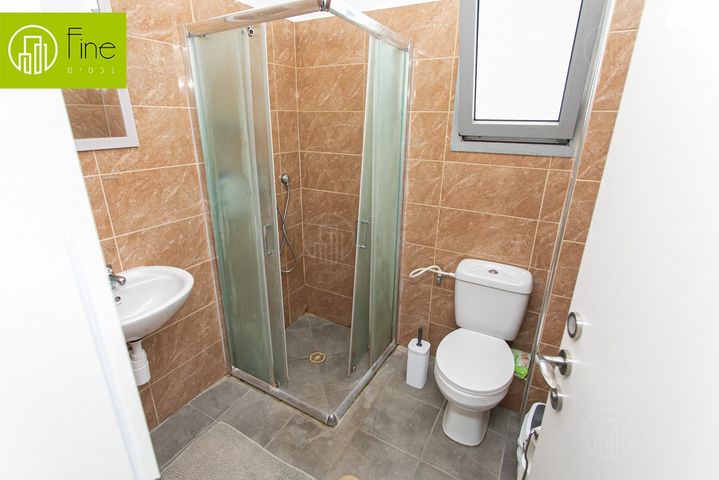 גג/ פנטהאוז, אריאל שרון, החותרים, טירת כרמל