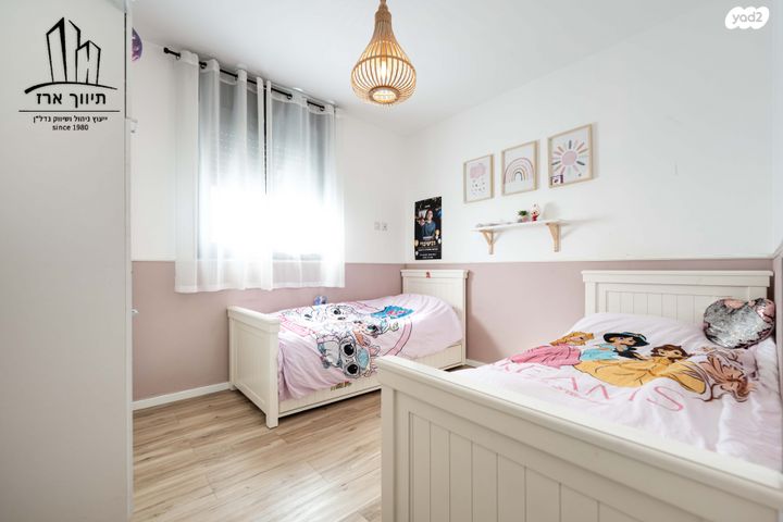 דירה, דבורה עומר, נאות שמיר, יבנה