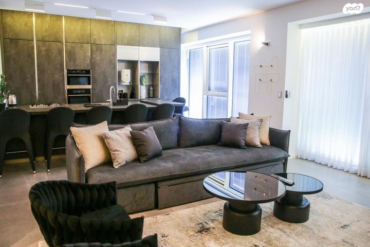 דרך מנחם בגין 144