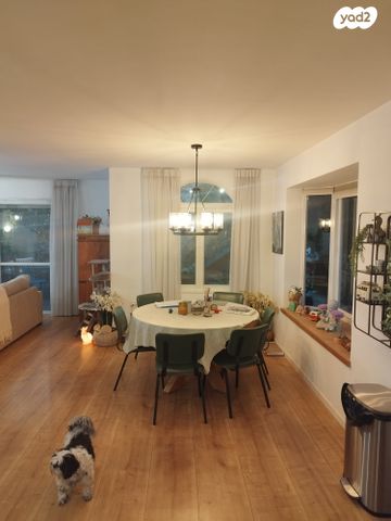 דו משפחתי, הוד השרון