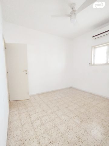 דירה, מניה שוחט, רמז, מערב ותיק, ראשון לציון