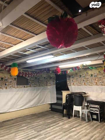 דירת גן, אושיות, רחובות