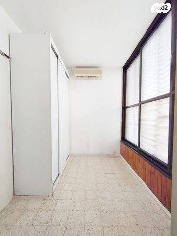 דירה, מניה שוחט, רמז, מערב ותיק, ראשון לציון