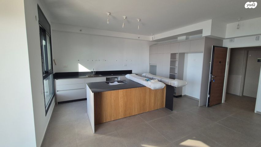 דירה, אמנון ליפקין שחק, נוף הטיילת, נתניה