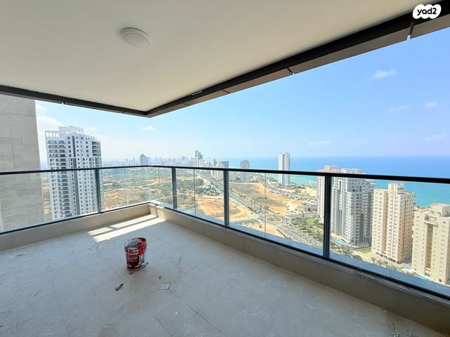 דירה, אמנון ליפקין שחק, נוף הטיילת, נתניה