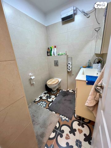 דו משפחתי, ארבל, אלפי מנשה