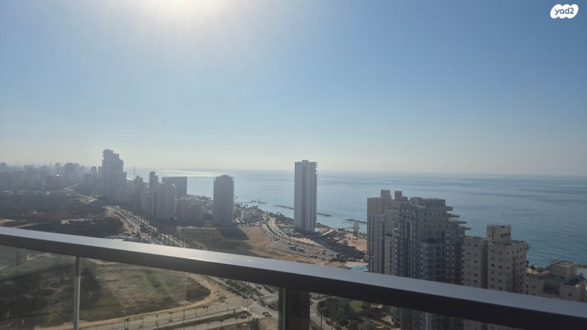 אמנון ליפקין שחק 