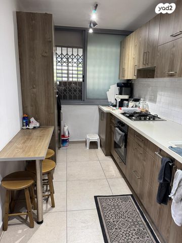 דירה, אנשי בראשית, הוד השרון