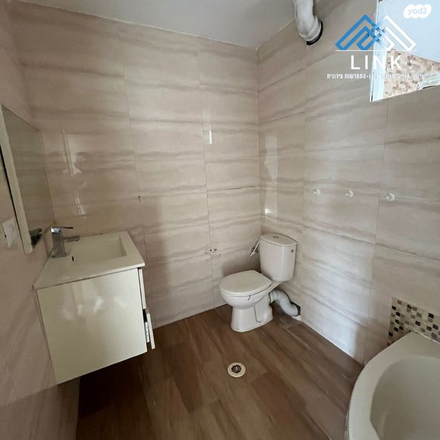 דירה, דקר, שז"ר / דקר, טירת כרמל