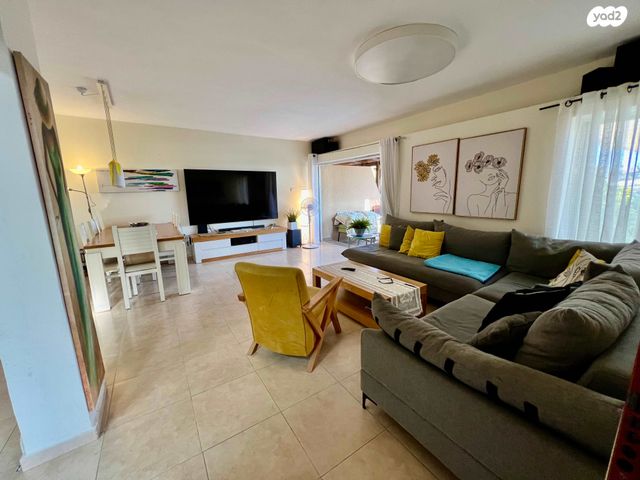 דו משפחתי, ארבל, אלפי מנשה