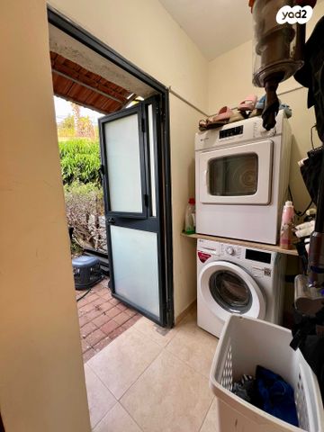 דו משפחתי, ארבל, אלפי מנשה